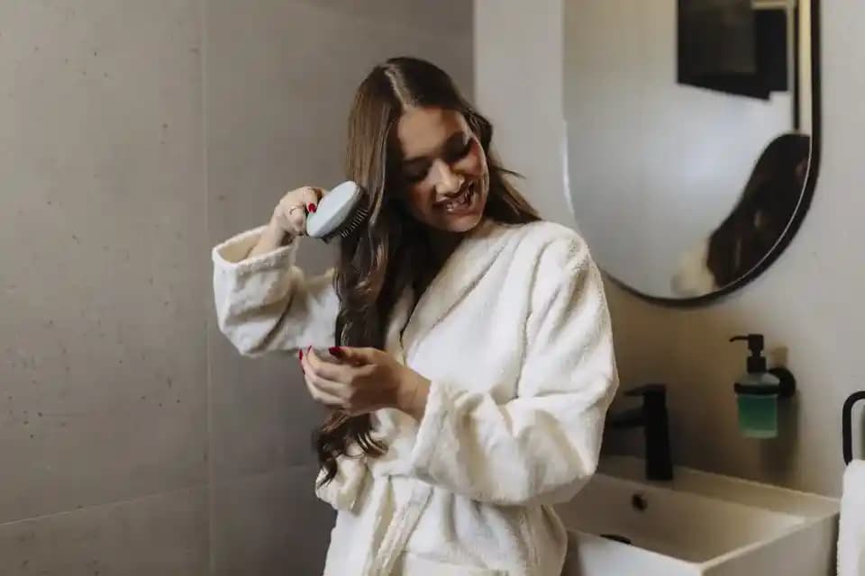 Salisilik Asidin Saç Bakımında Kullanımı ve Güvenli Uygulama Yöntemleri