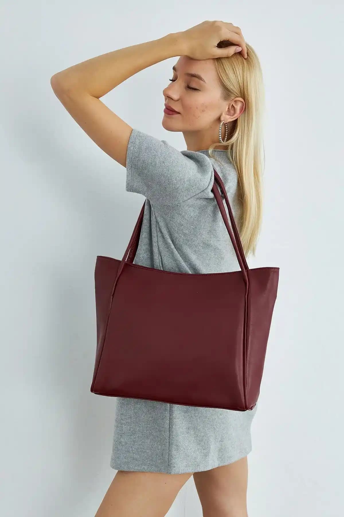 Shopper Çanta Nedir? Kozmetik ve Günlük Kullanımda İşlevsel ve Şık Çanta Seçenekleri