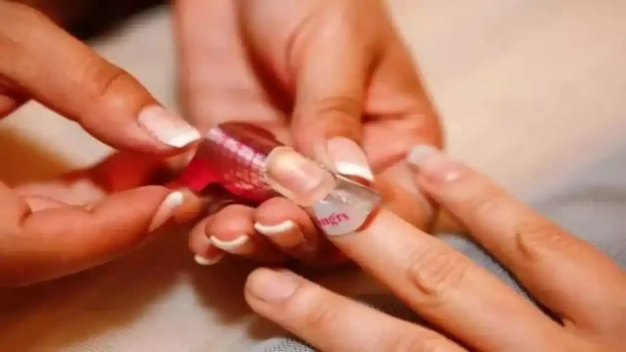 Takma Tırnakların Güvenli ve Sağlıklı Bir Şekilde Çıkarılması Rehberi