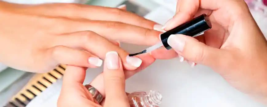 Top Coat Nedir Kozmetikte Güzelliğin Anahtarı ve Uygulama İpuçları