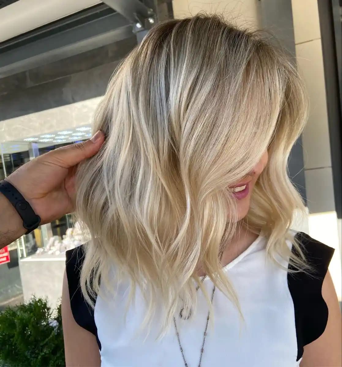 Apple TV 4K'nın Teknoloji ve Estetik Algısında Bebe Sarısı Renk Tonunun Rolü