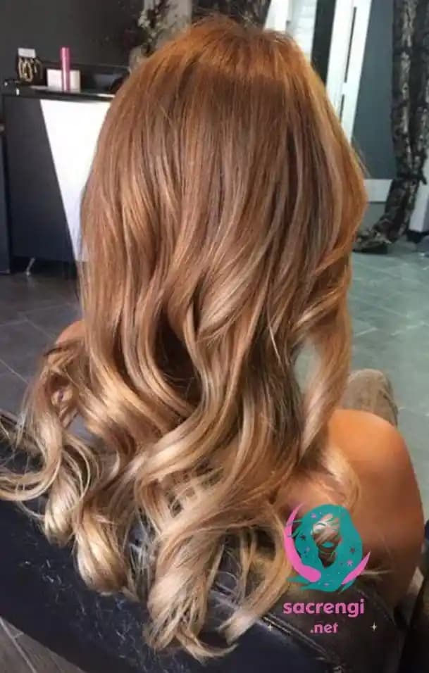 Bal Köpüğü Saç Rengi: Kimlere Yakışır ve Saç Rengi Uyumu Hakkında Bilgiler