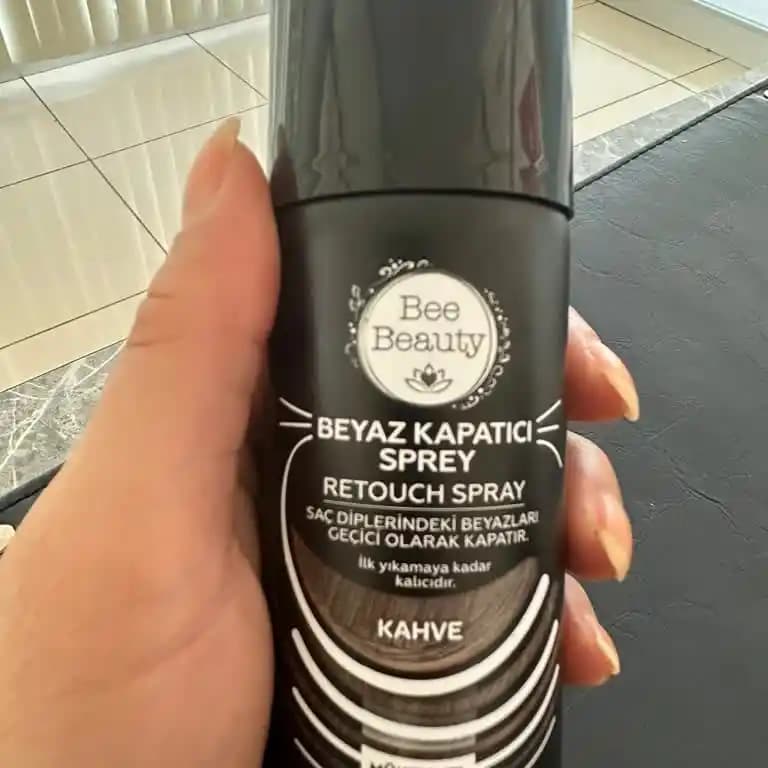 Beyaz Saç Kapatıcı Spreylerin Zararları ve Kullanımda Dikkat Edilmesi Gerekenler