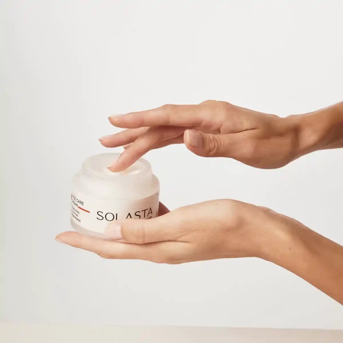 Ceramide'nin Cilt Bakımındaki Rolü ve Önemi: Cilt Sağlığını Destekleyen Lipid