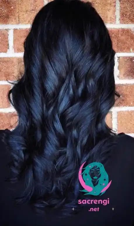 Gece Mavisi Saç Rengi: Koyu Mavi Tonlarla Estetik ve Bakım Rehberi