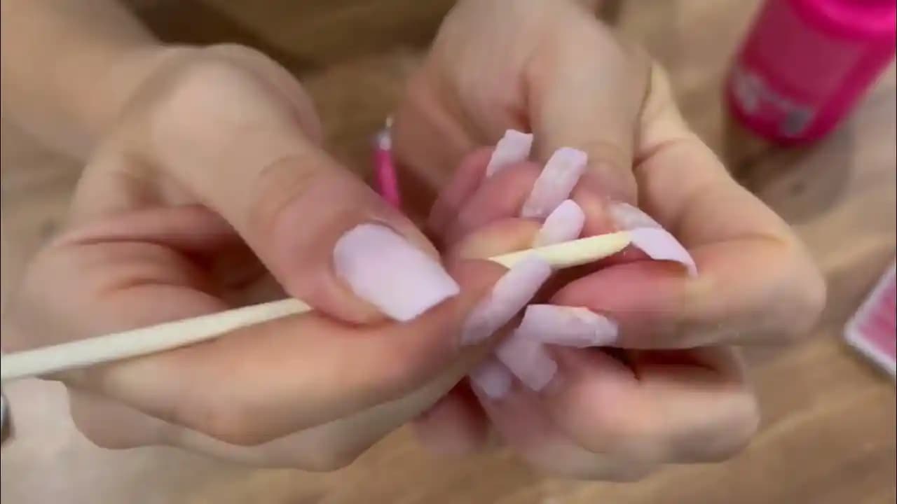 Jel Tırnak Nasıl Çıkarılır? Doğru Yöntemler ve Tırnak Sağlığına Dikkat