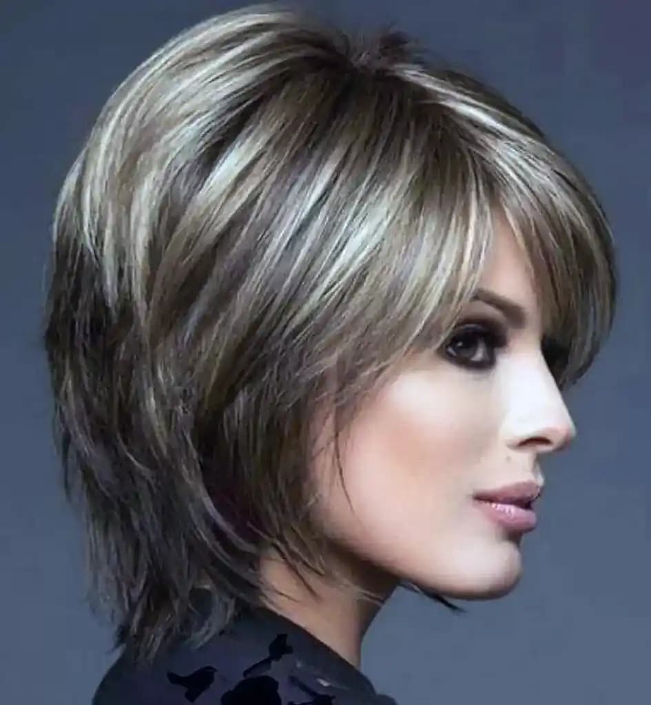 Kısa Kat Kesim: İnce Telli Saçlarda Hacim ve Hareket Sağlayan Modern Stil