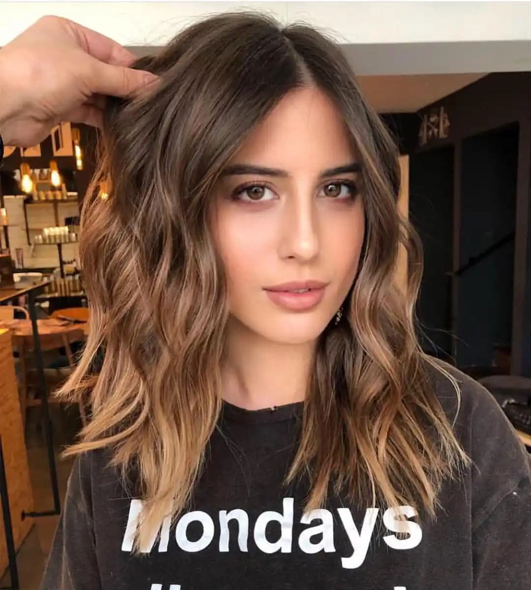 Omuz Altı Saç Modelleri: Mevcut Kaynakların Yetersizliği ve Değerlendirmesi