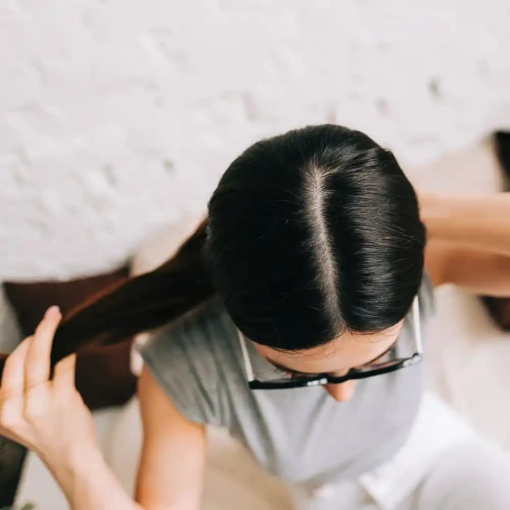 Saç Sağlığını Destekleyen Temel Yaklaşımlar ve Bilinçli Saç Bakımı Rehberi