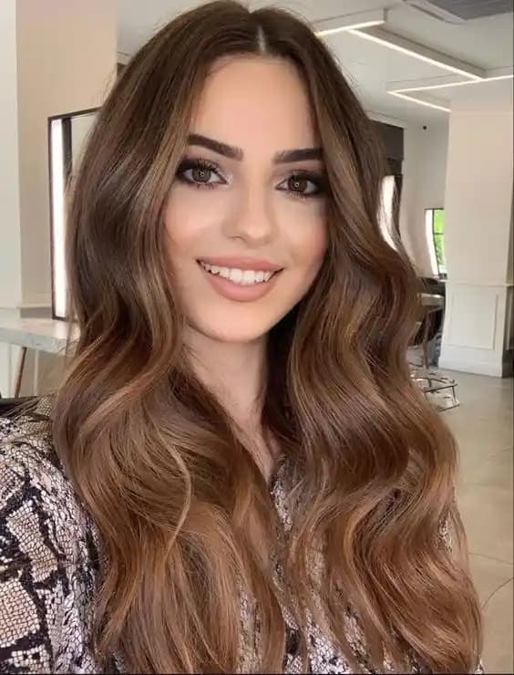 Sütlü Kahve Saç Rengi: Doğal ve Dengeli Tonun Kozmetik ve Güzellikteki Yeri