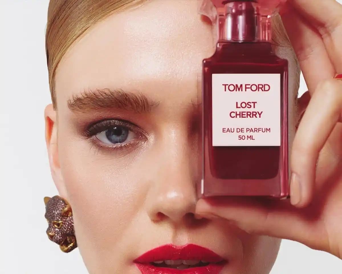 2024 Yılının En İyi Kadın Parfümleri Rehberi: Stil ve Kendine Güven Yansıtan Kokular