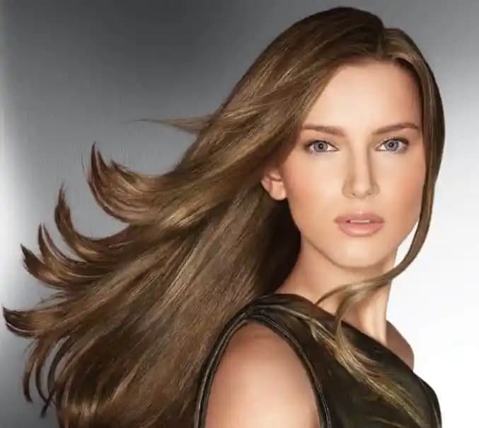 Açık Çikolata Saç Rengi: Doğal ve Modern Görünüm İçin En İyi Seçenekler