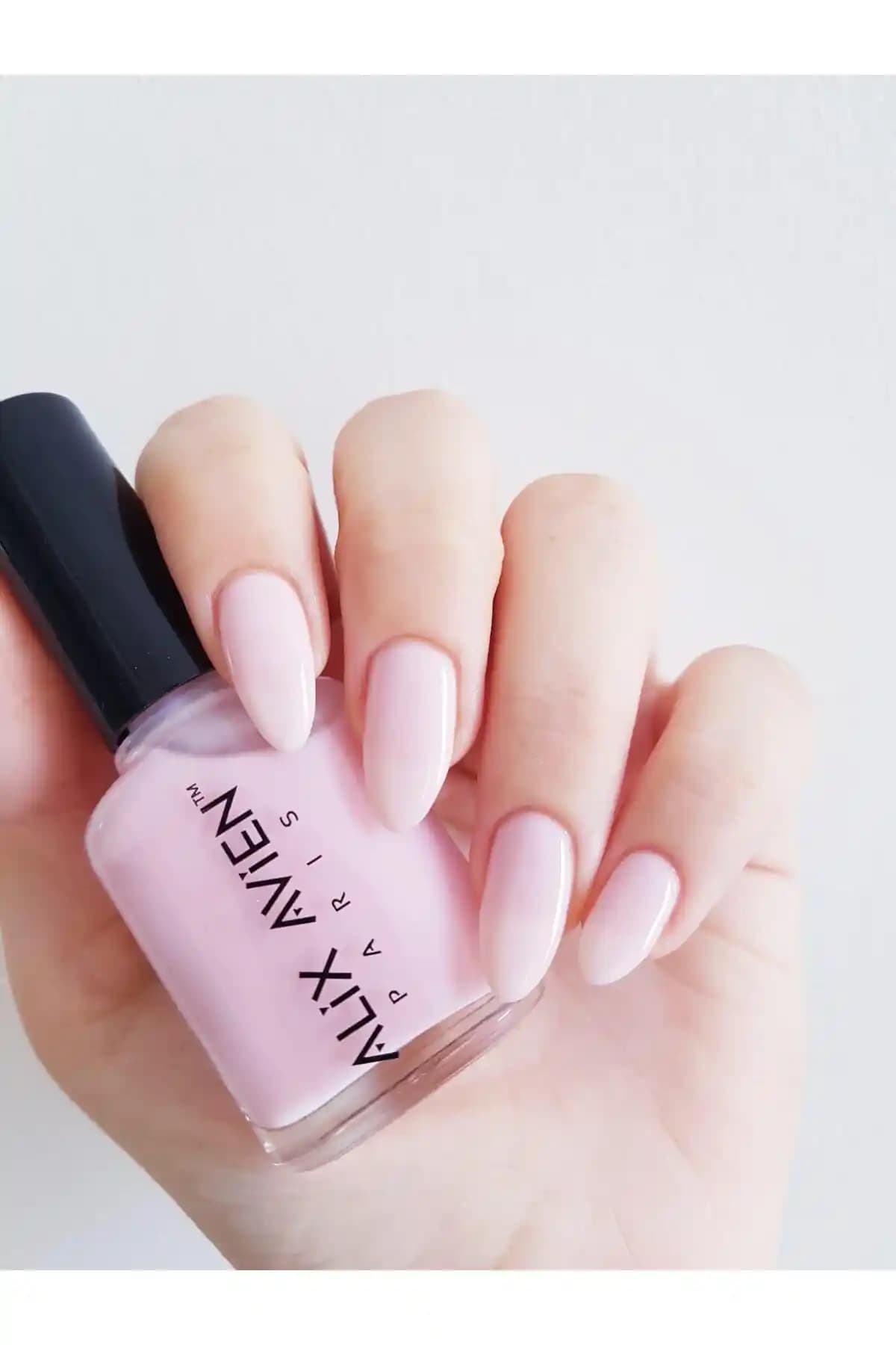 Açık Pembe Oje Renkleri: Yaz ve Günlük Şıklık İçin En Trend Seçenekler