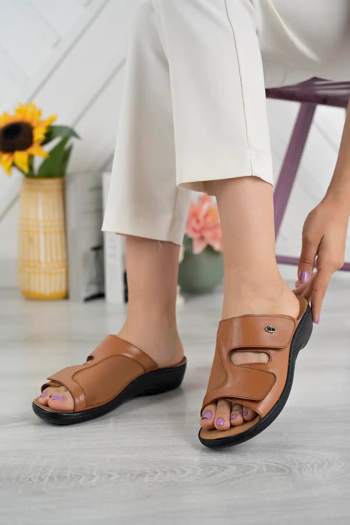 Ayak Terlikleri: Günlük Hayatta Konfor ve Şıklık Sağlayan Modern Tasarımlar ve Sağlık İpuçları