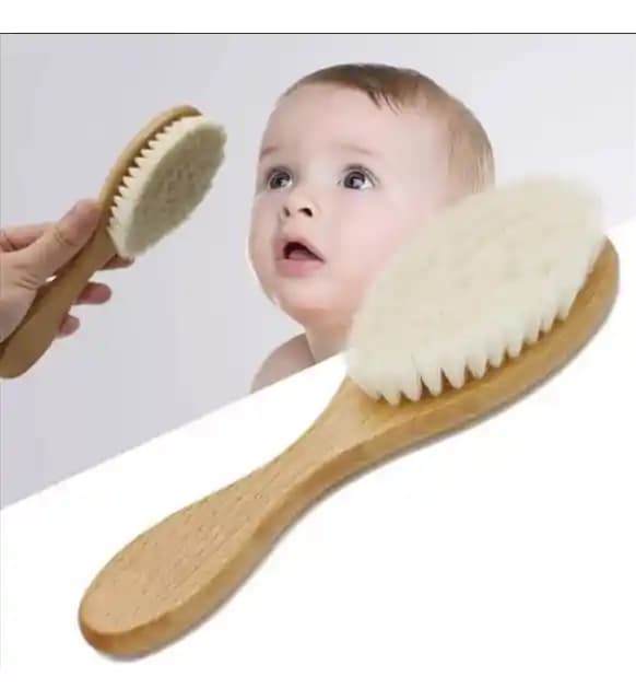 Bebek Saç Fırçası Seçimi ve Kullanımı Rehberi: Sağlıklı ve Güvenli Saç Bakımı