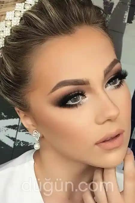 Bugulu Göz Makyajı: Gözlerinizi Doğal ve Çarpıcı Gösteren Teknikler ve İpuçları