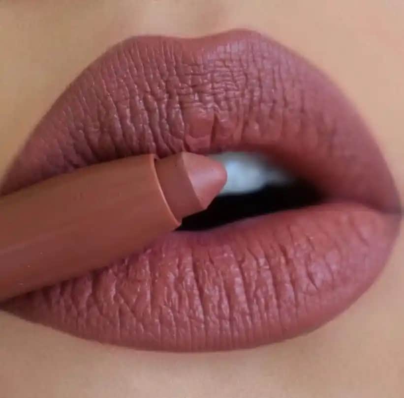 Dudak Kalemi Seçimi ve Makyajda Doğru Renk Kullanımı Rehberi