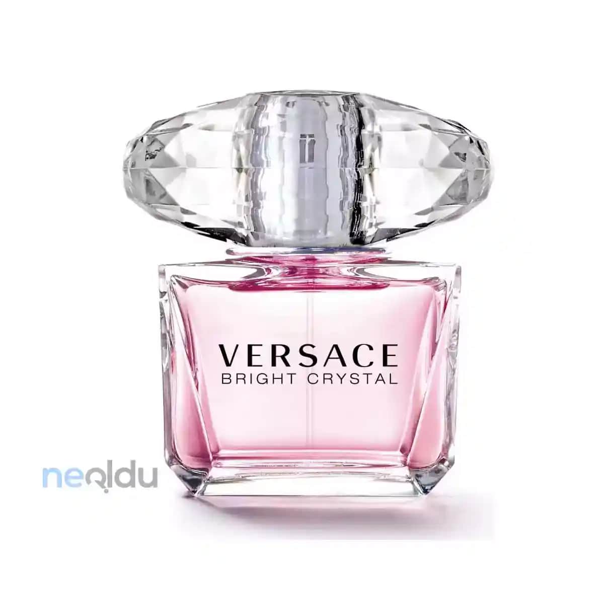 En İyi Çiçeksi Kadın Parfümleri: Doğal ve Çekici Kokularla Kendinizi İfade Edin