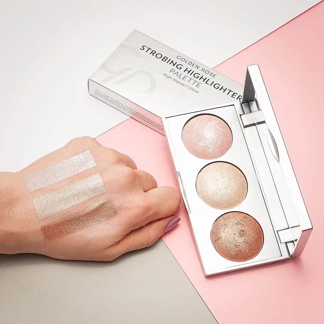 Golden Rose Highlighter ile Doğal Işıltınızı Yakalayın Makyajda Parıltı ve Güzellik Vurgusu