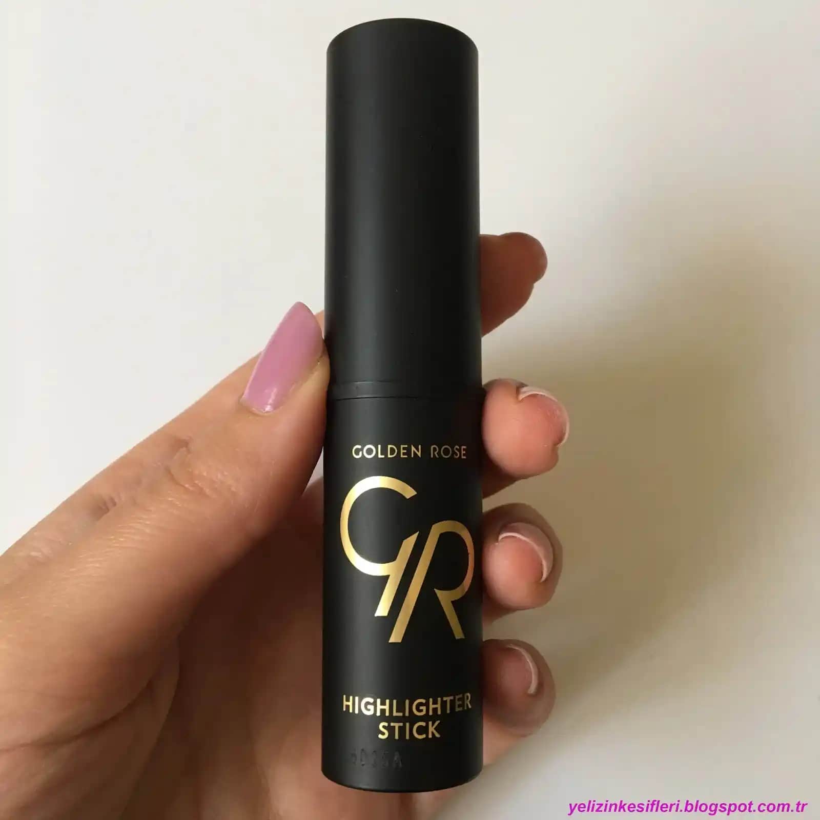 Golden Rose Highlighter Stick ile Doğal Işıltınızı Yansıtın Makyajda Pratik ve Etkili Kullanım