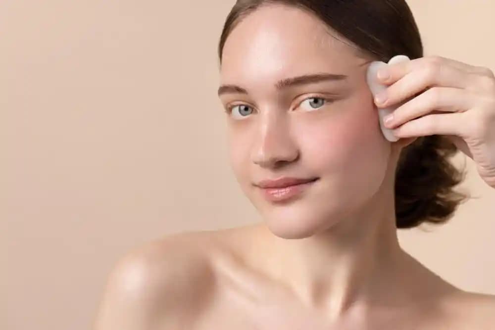 Gözenek Sıkılaştırıcı Doğal Yöntemler ve Cilt Sağlığını Destekleyen İpuçları