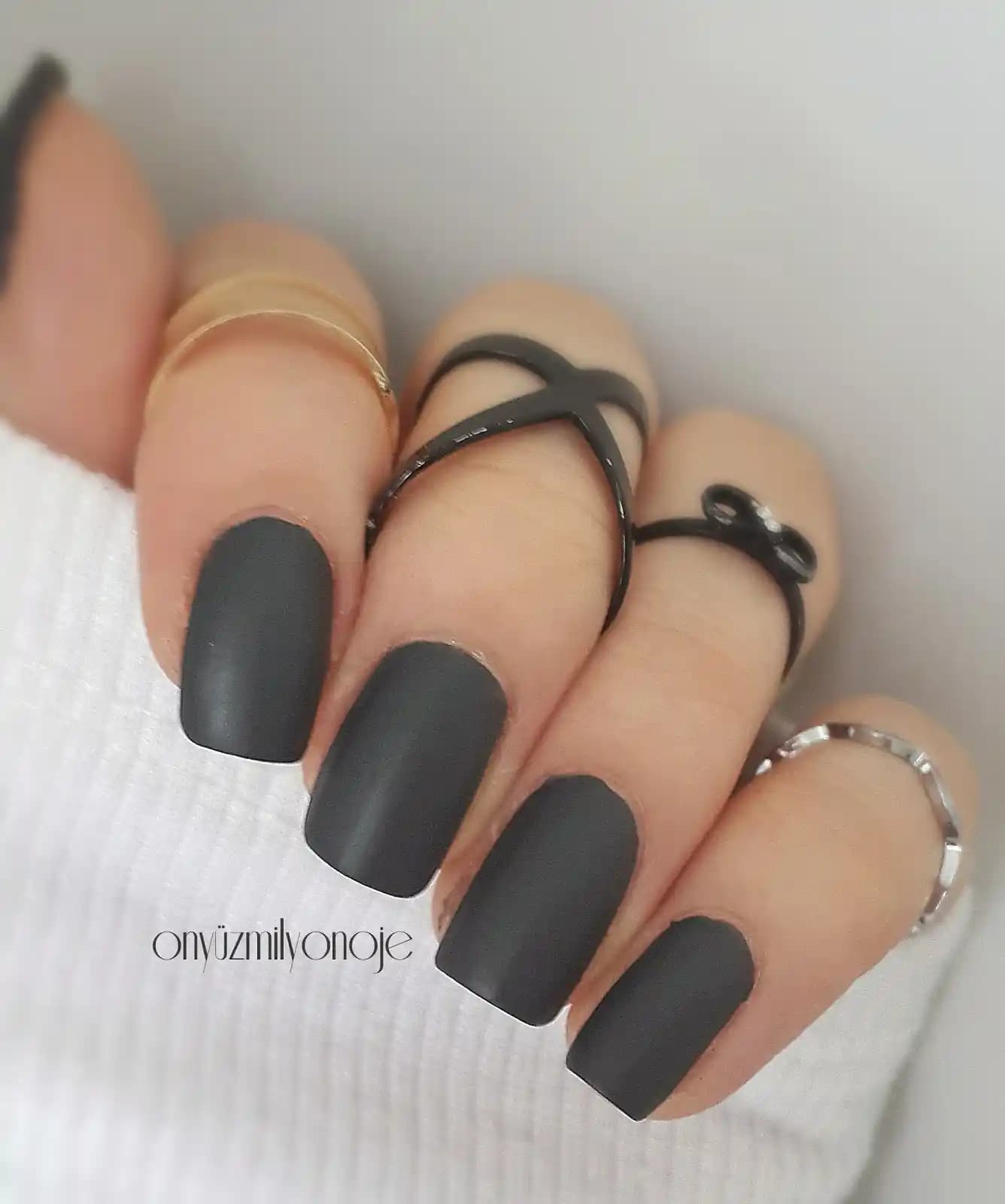 Gri Mat Oje Trendleri ve Modern Kozmetik Stilinizi Yansıtmanın Yolları