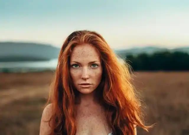 İrlanda Kızılı: Doğal Güzellik ve Kişisel Bakımda Özgün Bir Trend Analizi