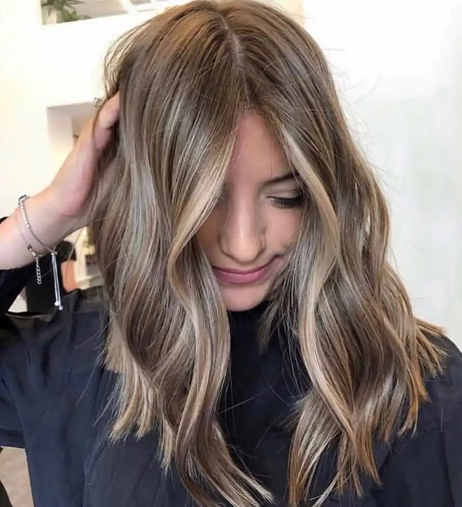 Kadınlar İçin En Güncel Saç Boya Renkleri Trendleri ve Uzman Tavsiyeleri