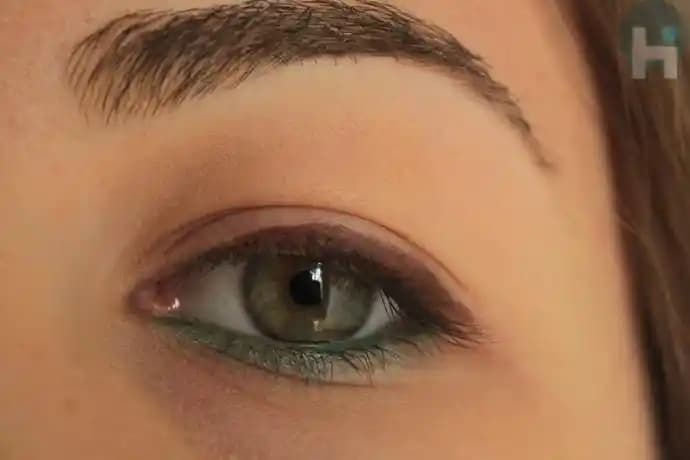 Kahverengi Gözler İçin Yeşil Göz Kalemi Kullanımı ve Makyaj Tüyoları