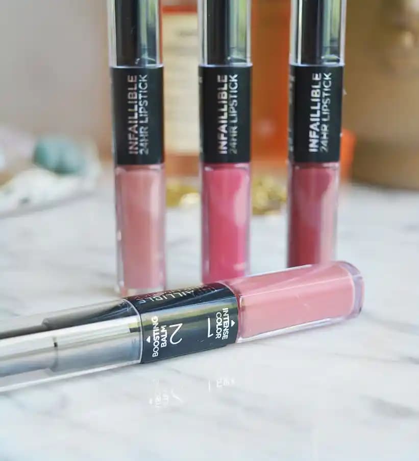 Kalıcı Ruj Seçimi ve Uygulama Yöntemleri ile Dudaklarda Uzun Süreli Şıklık