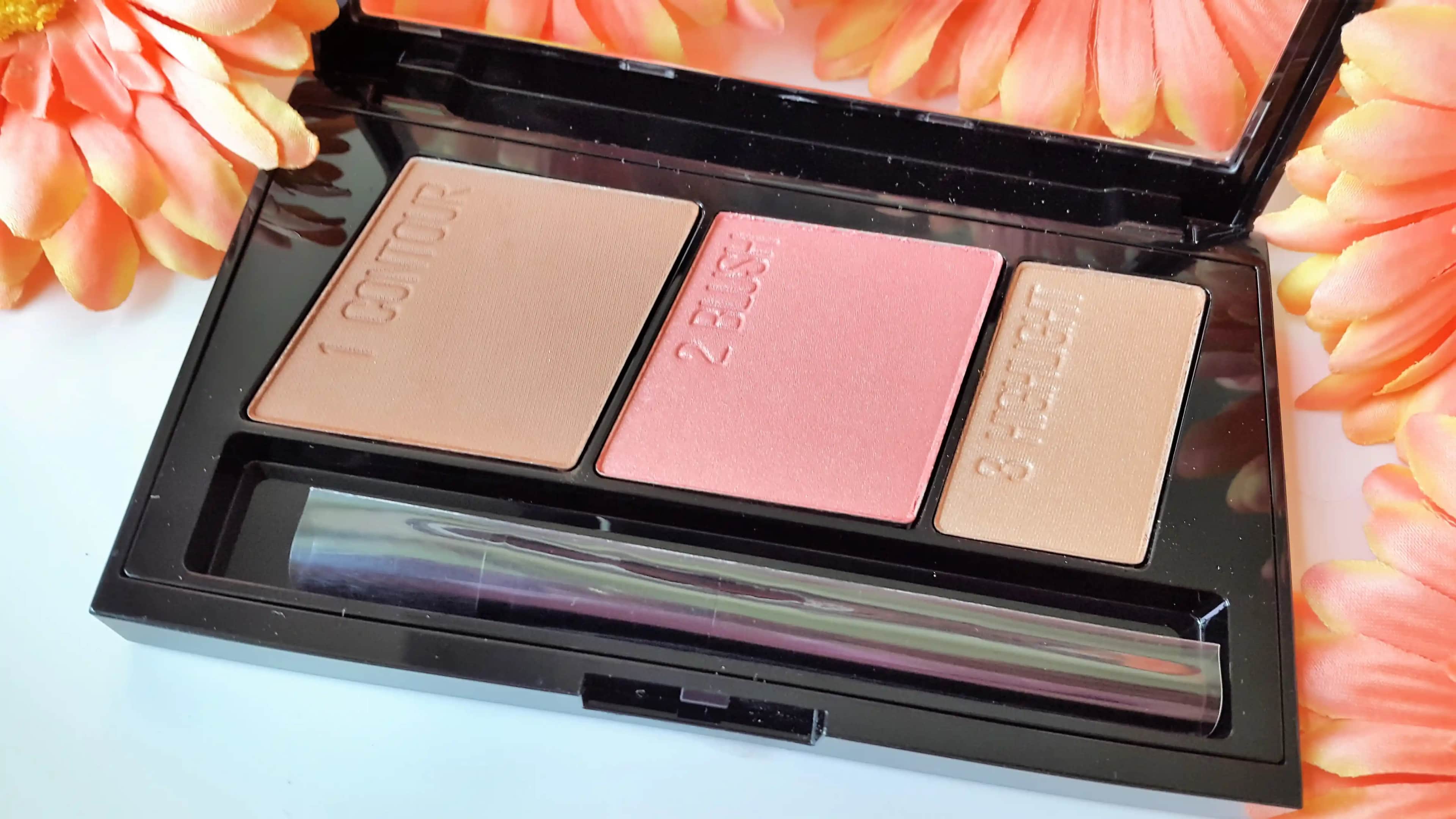 Kontür Kitleri ile Yüz Hatlarınızı Belirginleştiren Profesyonel Makyaj Rehberi