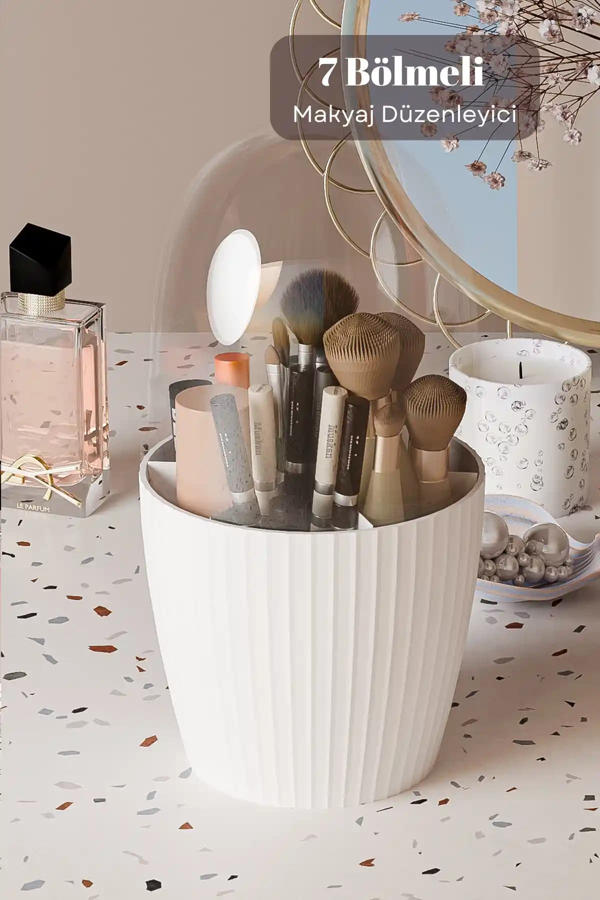 Kozmetik ve Kişisel Bakımda Fırça Organizerleri: Düzeni ve Estetiği Bir Arada Sunan Çözümler