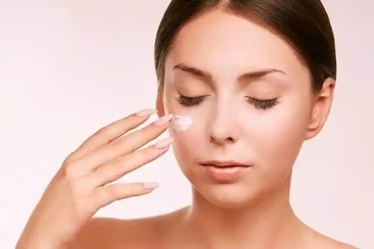 Krem Sürdükten Sonra Yıkanmalı Mı: Doğru Uygulama Yöntemleri ve İpuçları