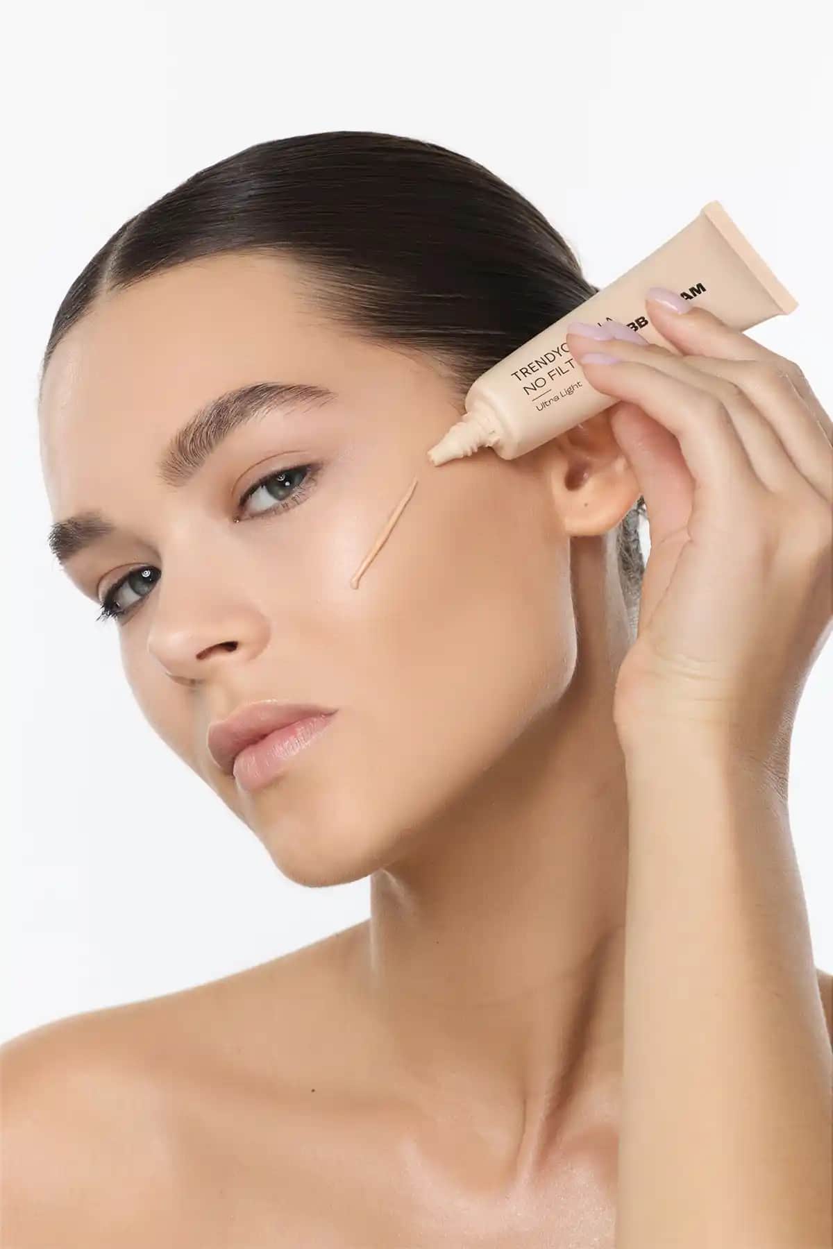 Parlak BB Krem ile Doğal ve Işıltılı Cilt Görünümü Elde Etme Rehberi