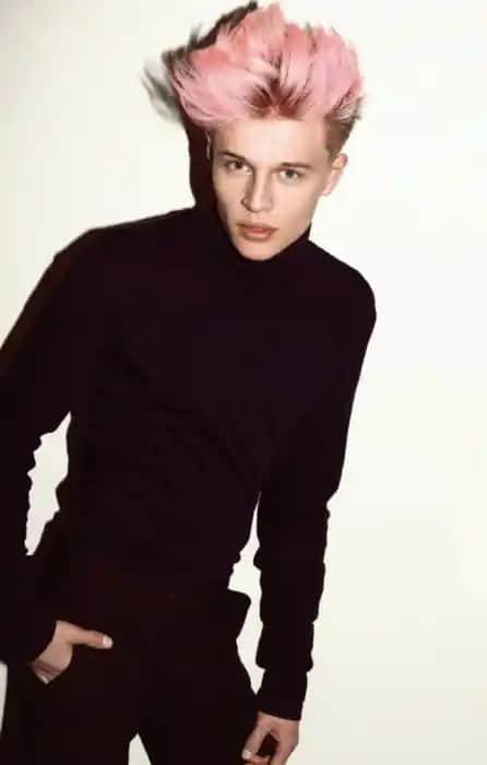 Pembe Erkek Saç Renkleri: Moda ve Kendini İfade Etmenin Modern Yolu