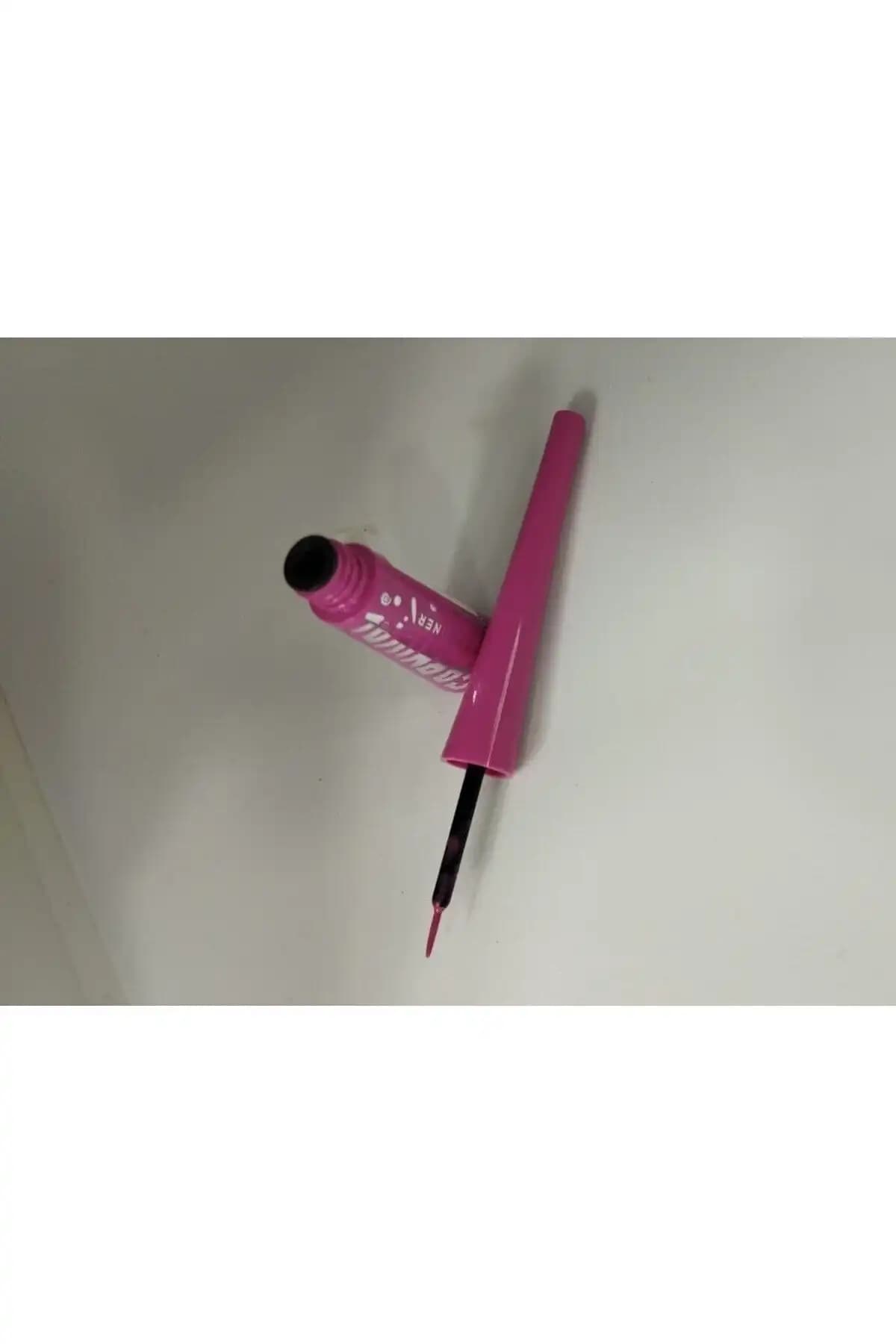 Renkli Dipliner ile Göz Makyajında Çarpıcı ve Yaratıcı Fikirler Ve Trendler