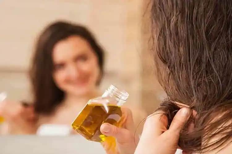 Saç Dipleri Kuruluğuna Karşı Doğal ve Etkili Çözümlerle Sağlıklı Saçlar