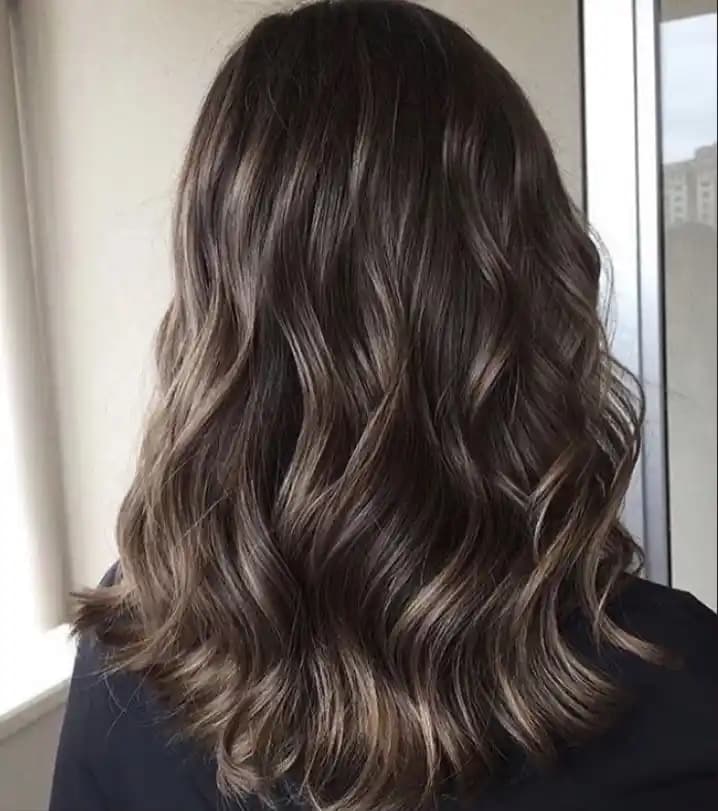 Saç Highlight Uygulaması ve Trendleri: Doğal Görünüm İçin Uzman Tavsiyeleri