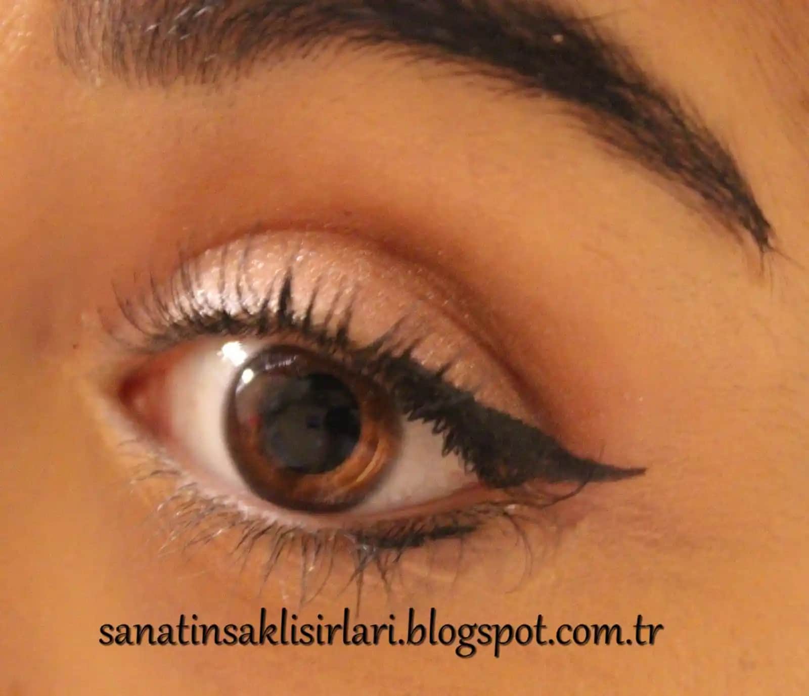 Sade Göz Makyajı ile Doğal ve Zarif Bir Görünüm Yakalamak