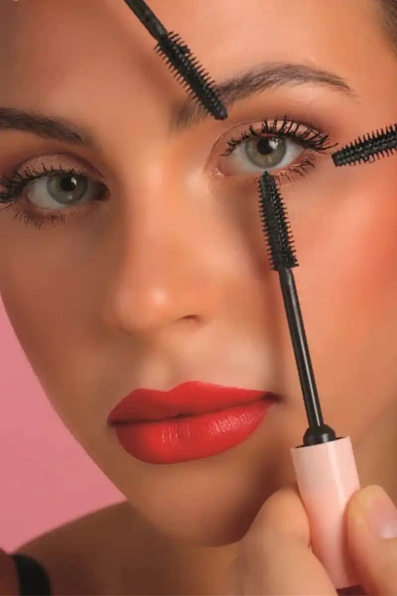 Show Your Mascara: Kirpiklere Hacim Uzunluk ve Sağlık Kazandıran Makyaj Ürünü