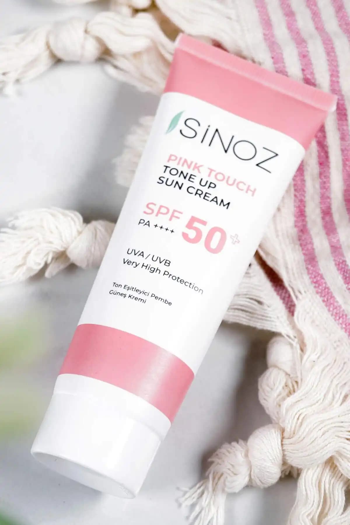 Sinoz Pembe Güneş Kremi: Estetik ve Koruyucu Özellikleriyle Günlük Kullanım İçin Ideal