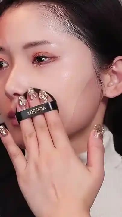 Sivilceleri Kapatan Fondöten Seçenekleri ve Cilt Sağlığına Uygun Kullanım İpuçları