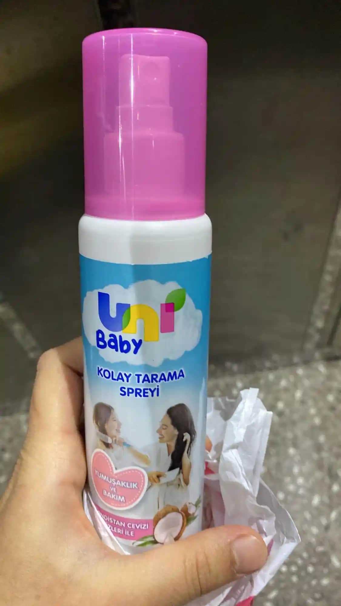 Uni Baby Kolay Saç Tarama Spreyi ile Çocuklar İçin Güvenli ve Pratik Saç Bakımı
