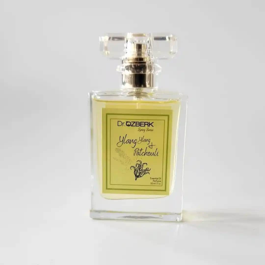 Ylang Ylang İçeren Kadın Parfümleri: Doğal Çiçek Esansıyla Zarafetin Buluşması