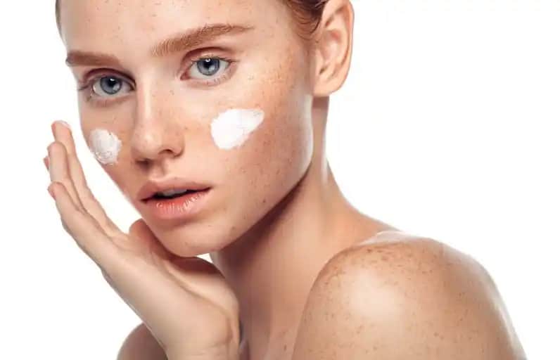 Yüz Nemlendirici Kullanımının Önemi ve Etkili Uygulama Yöntemleri