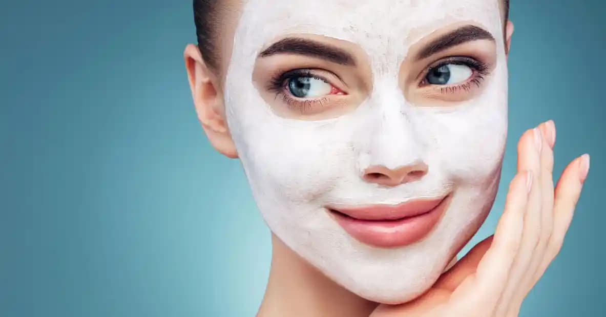Yüzü Sıkılaştıran Maskeler: Cilt Yenileme ve Gençlik İçin Etkili Bakım Yöntemleri