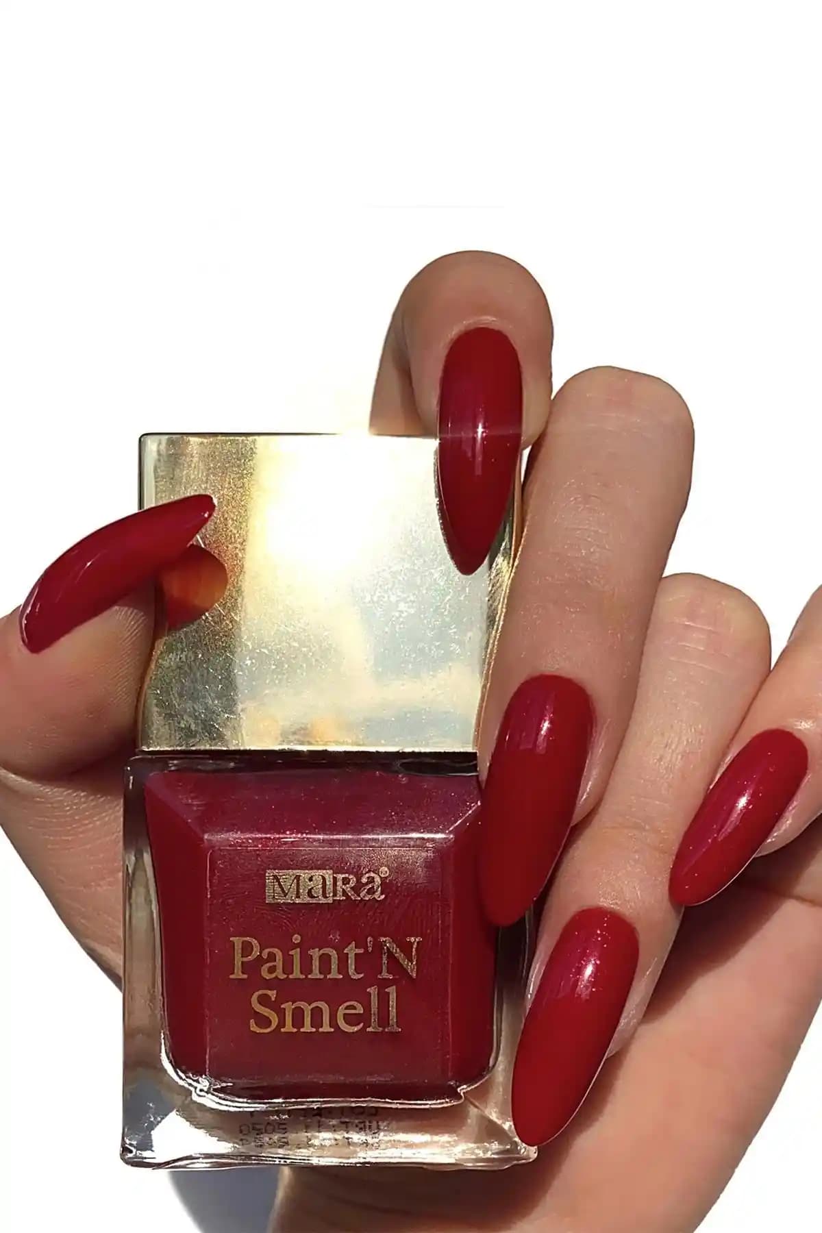 Blooming Rose Kokulu Oje: Bordo Renk, Parlak Yüzey ve Hızlı Kuruma Özellikleri