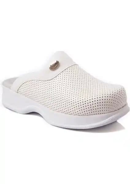 Dr. Mitra Sabo Beyaz Doktor ve Hemşire Terliği: Tasarım, Malzeme ve Dayanıklılık Analizi