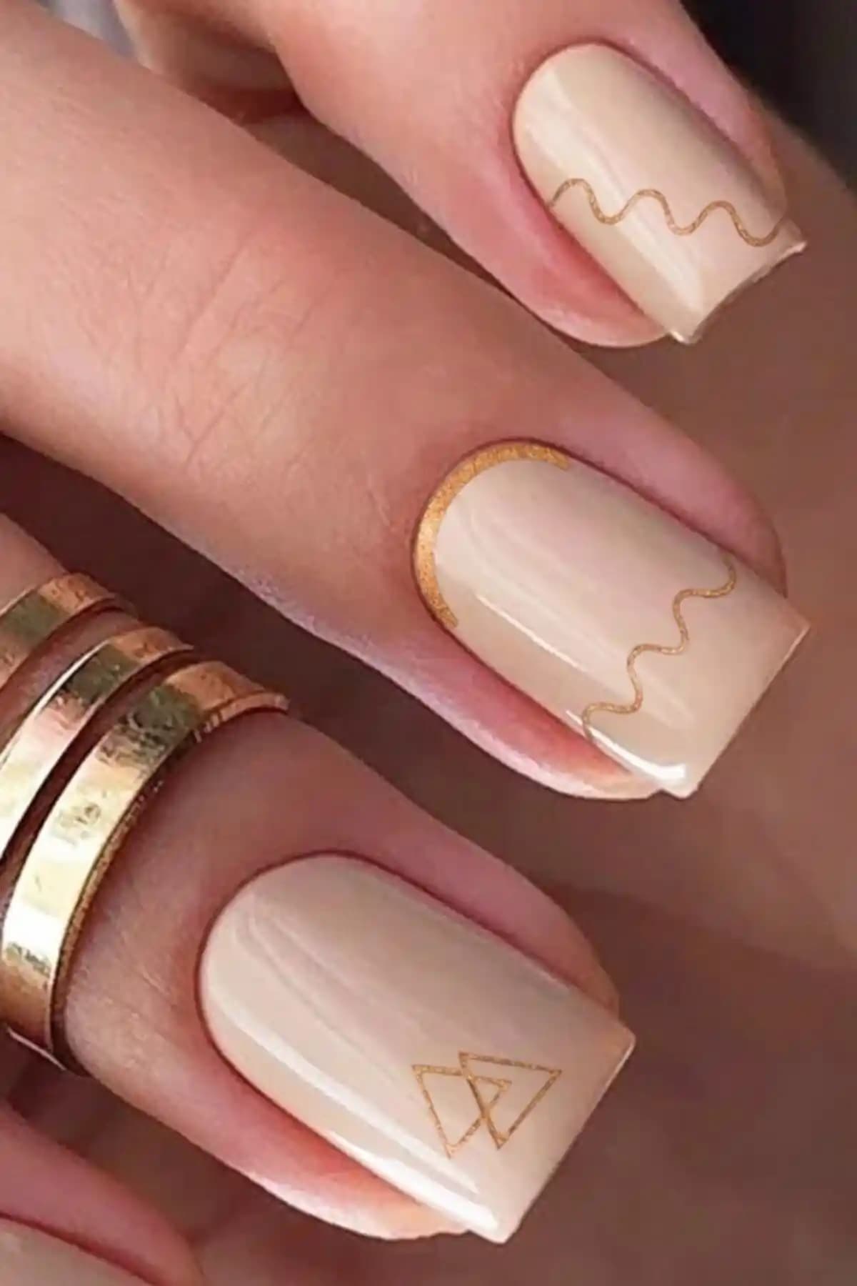 Artikel Bronz Etnik Çizgiler Metalik Tırnak Sticker ile Şık ve Estetik Tırnak Tasarımı