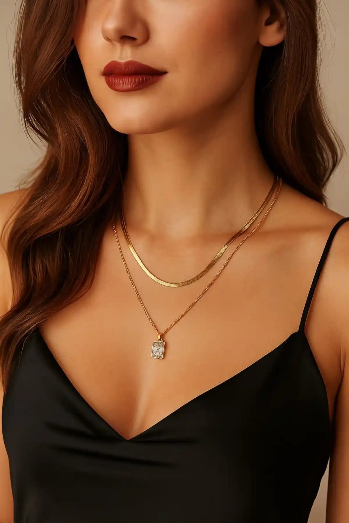 Genel Markalar Çelik Ikili Taşlı Kolye: Zarif ve Dayanıklı Altın Renkli Takı